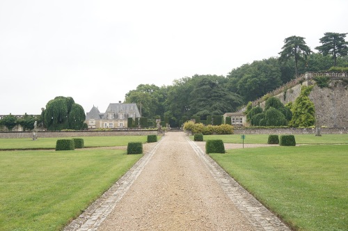 The reverse-view of the north-south axis, looking back towards the house. Yew hedges represent the first floor and windows of the house, which was destroyed by fire in 1948.